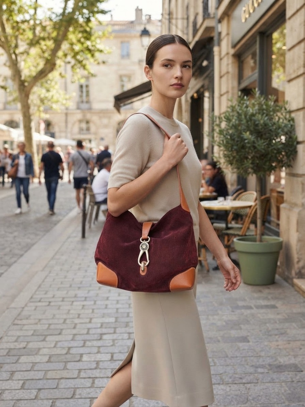 Dooney & Bourke Burgundy suede 
Hobo bag . Minor wear to corners
Retail $298 EUC